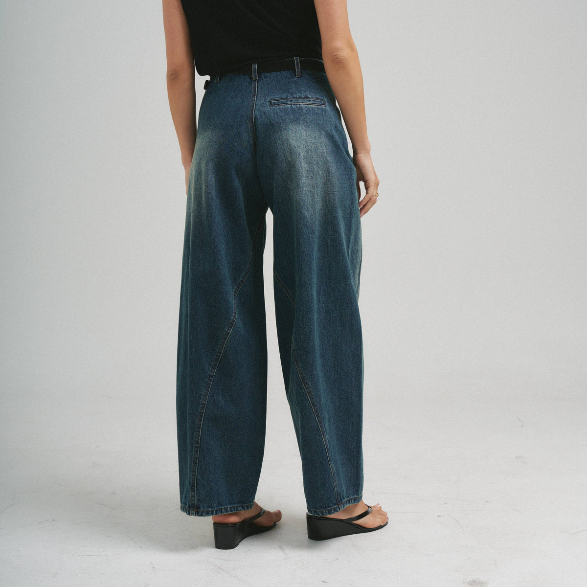 Distressed High Waist Barrel Jeans