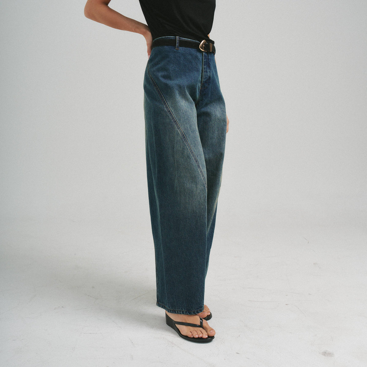 Distressed High Waist Barrel Jeans