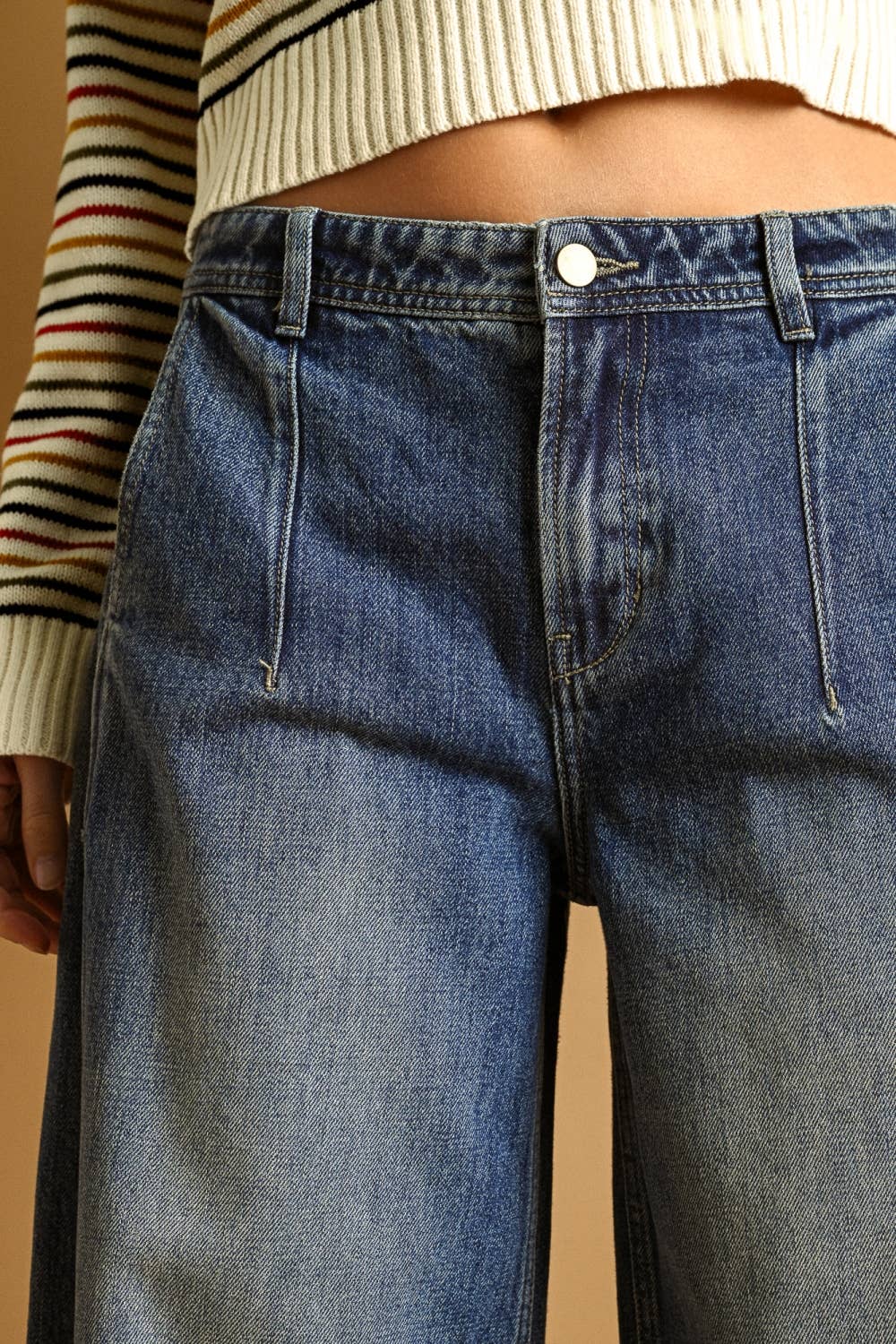 PLEATS ON THE SIDE WIDE LEG JEANS: WASHED DENIM