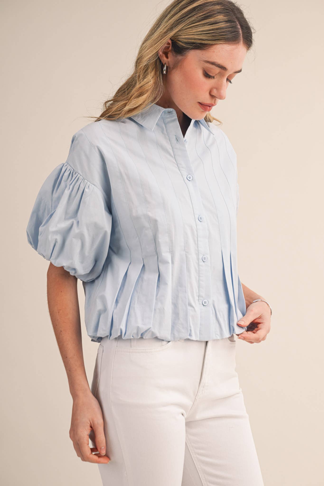 PLEATED BUBBLE HEM BUTTON DOWN TOP