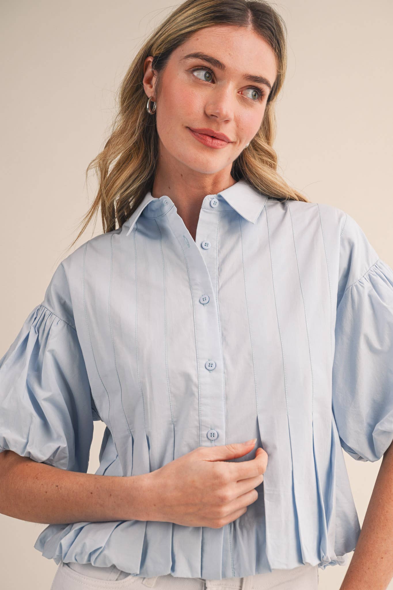 PLEATED BUBBLE HEM BUTTON DOWN TOP