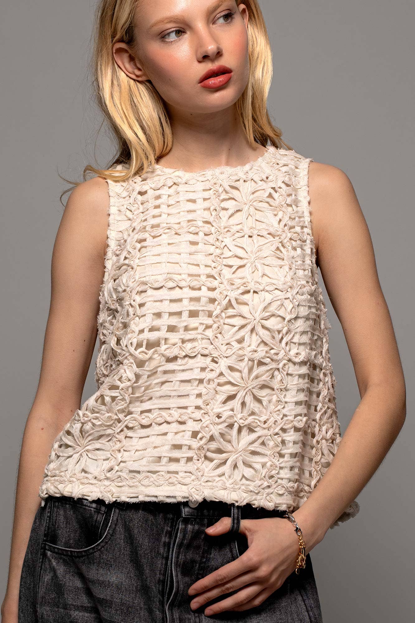Floral Textured Knit Sleeveless Spring Top