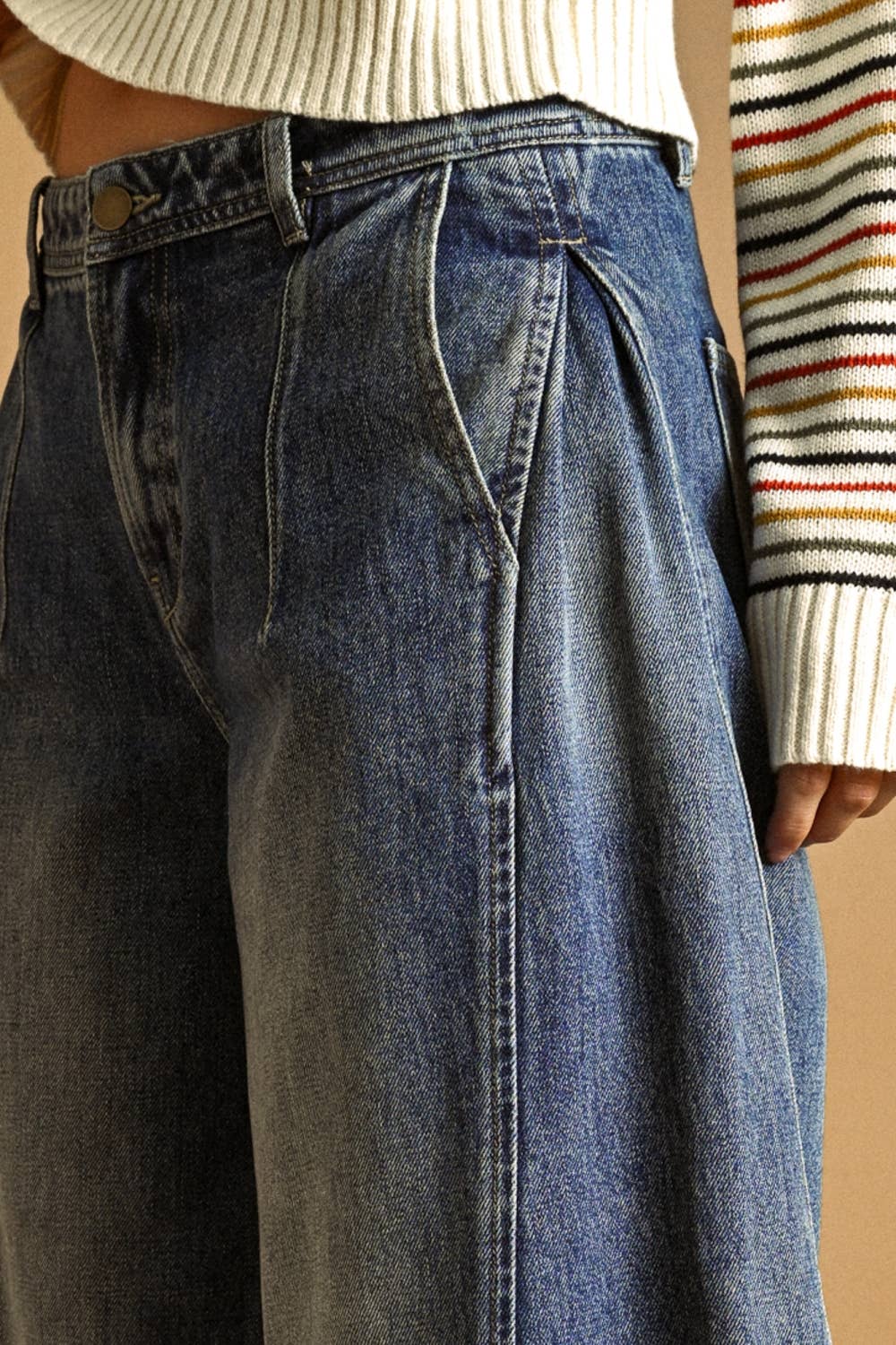 PLEATS ON THE SIDE WIDE LEG JEANS: WASHED DENIM