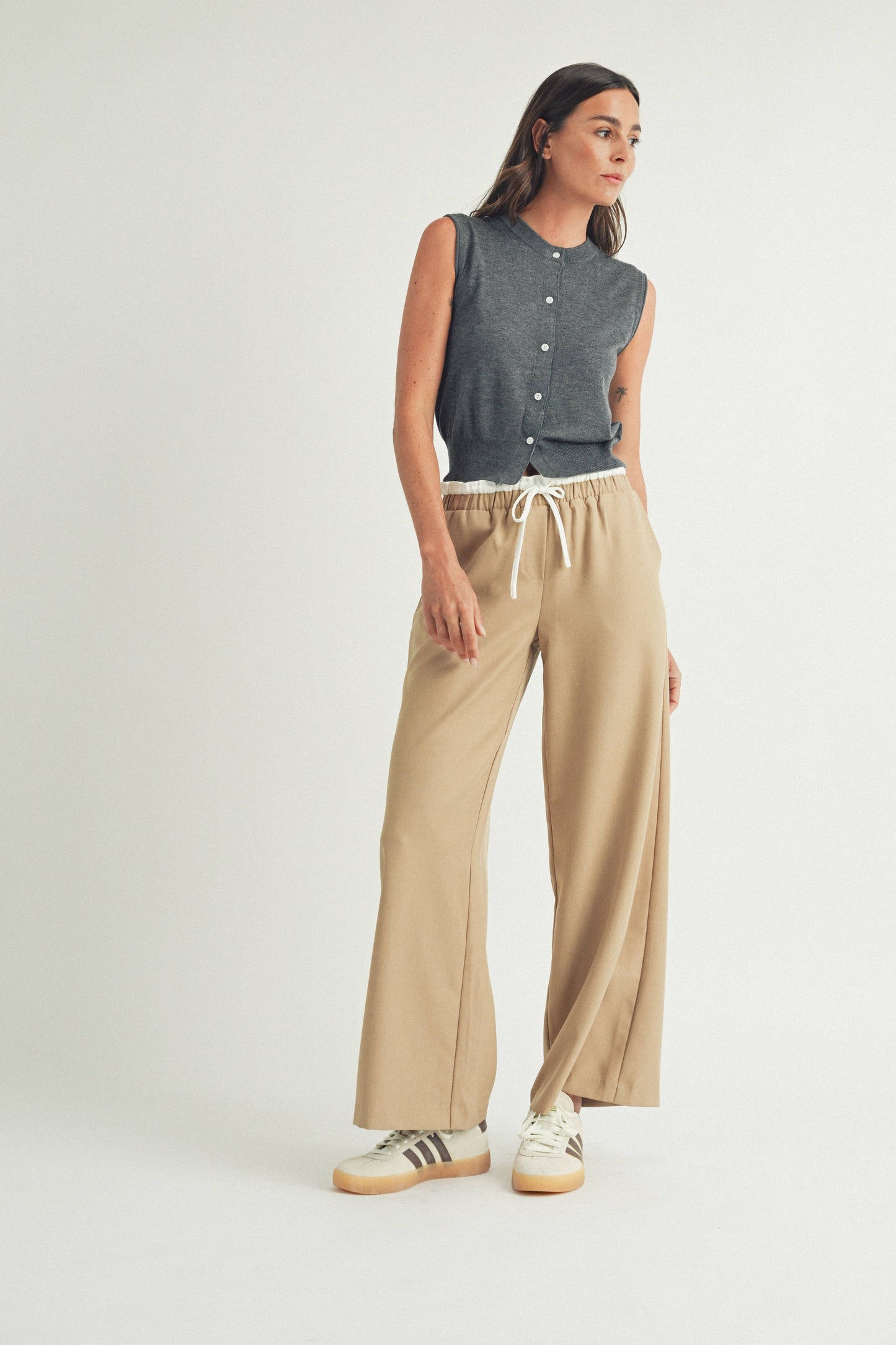 Contrast Detailed Wide Leg Slacks
