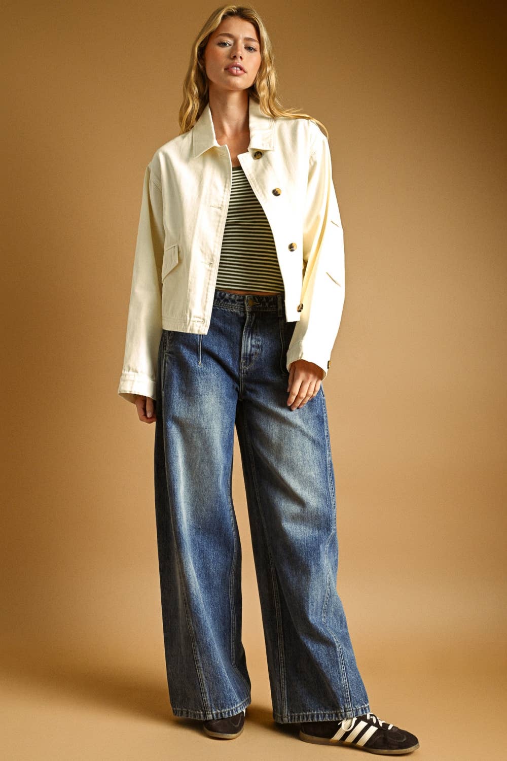 PLEATS ON THE SIDE WIDE LEG JEANS: WASHED DENIM