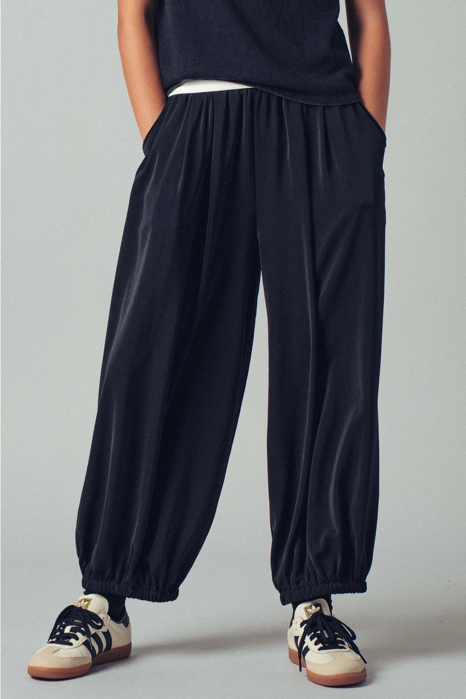 Boho Relaxed Fit Elastic Cuff Pants in Black