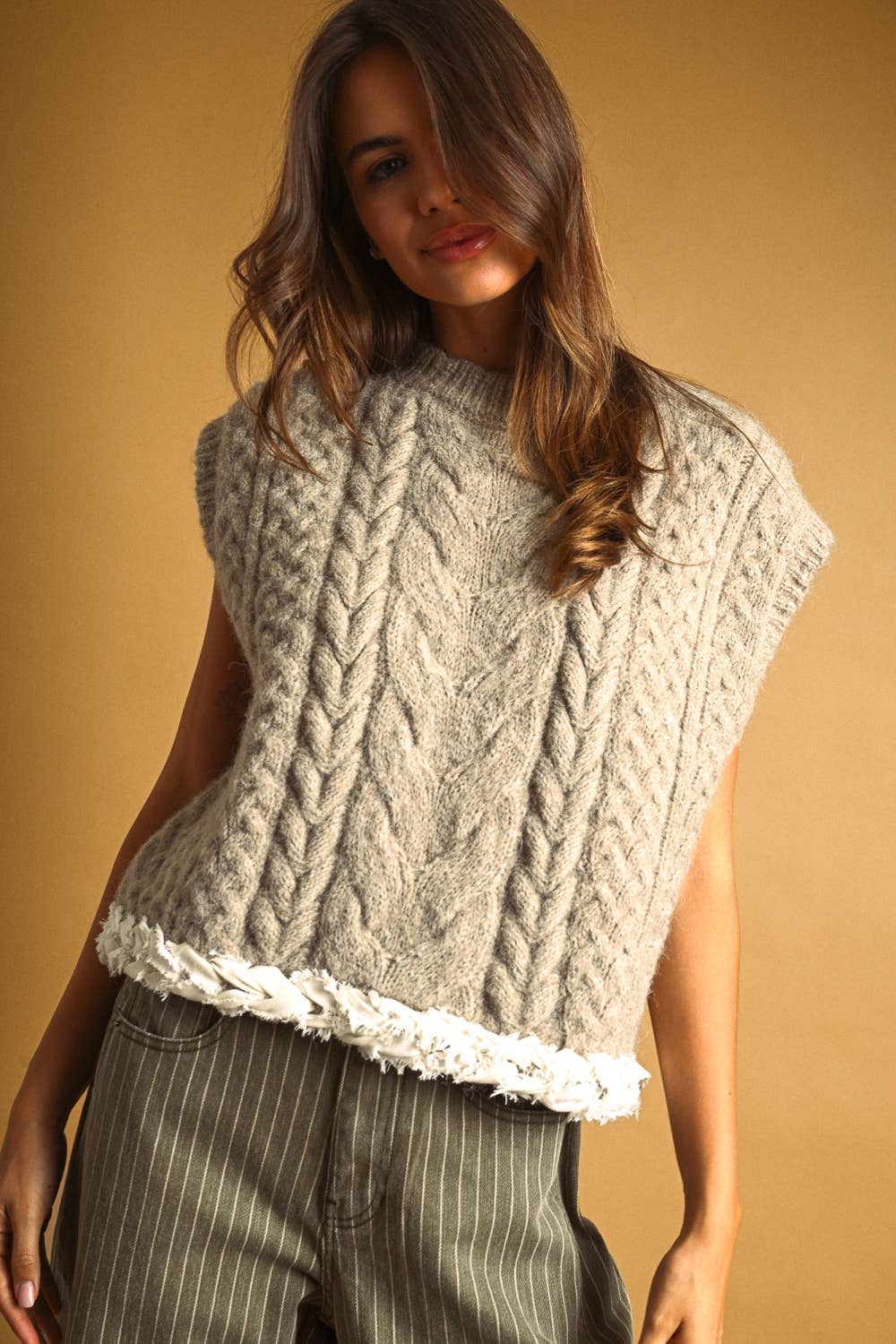 CABLE KNIT TOP WITH TRIM DETAIL: OATMEAL